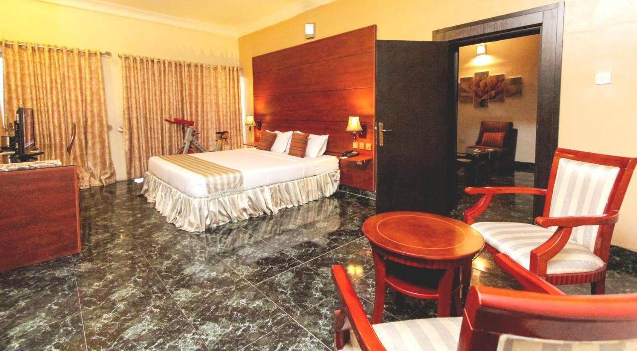 Sunfit - Fitness, Spa, Accommodation Aliayabiagba Ngoại thất bức ảnh