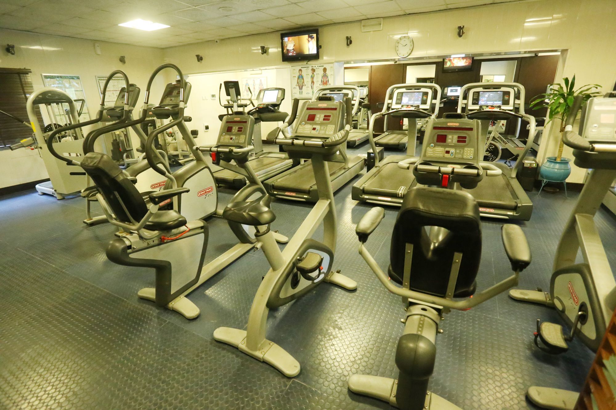 Sunfit - Fitness, Spa, Accommodation Aliayabiagba Ngoại thất bức ảnh